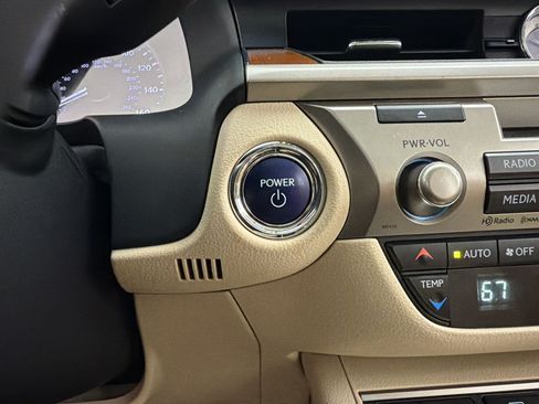 Used 2015 Lexus ES 300h w/ Navigation System Package FWD image 16