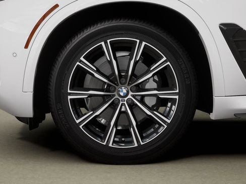 New 2025 BMW X5 xDrive40i w/ M Sport Package image 7