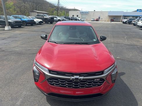 Used 2026 Chevrolet Trax RS w/ Sunroof Package FWD image 2