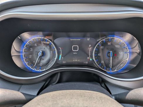 Used 2023 Chrysler Pacifica Touring-L FWD image 22