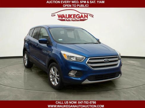 Used 2017 Ford Escape SE AWD/4WD image 2