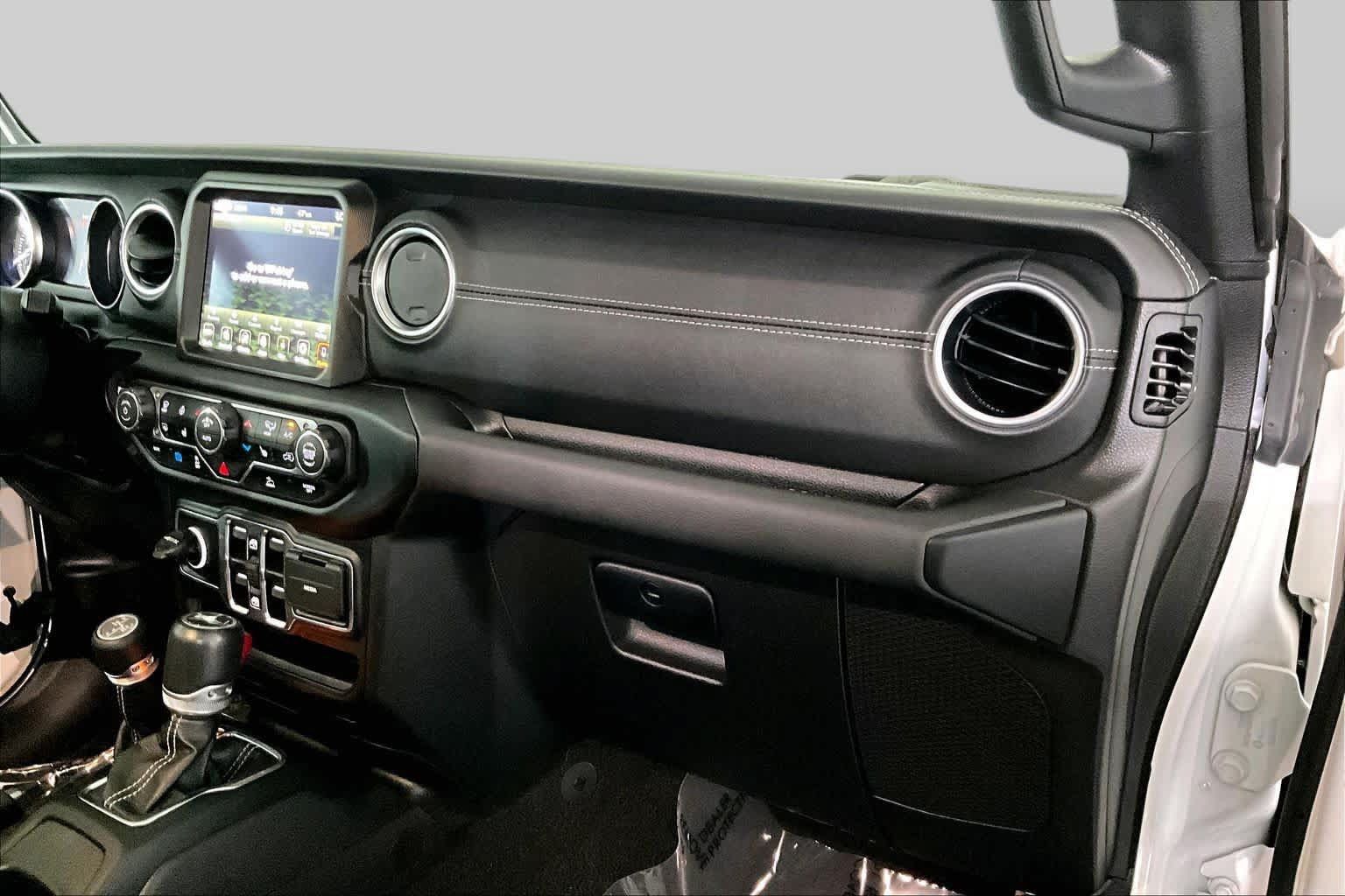 Used 2022 Jeep Wrangler Unlimited Sahara w/ Cold Weather Group AWD/4WD image 18