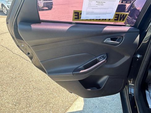 Used 2012 Ford Focus SE FWD image 13