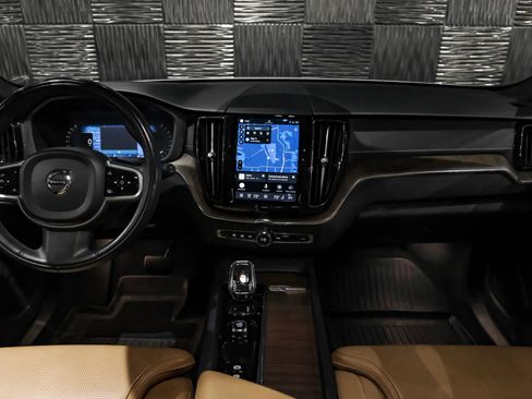 Used 2022 Volvo XC60 B5 Inscription w/ Advanced Package FWD image 15