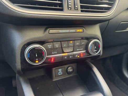 Certified 2022 Ford Escape SE w/ SE Sport Appearance Package image 23