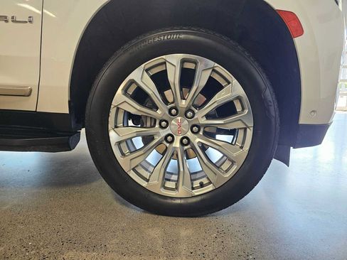 Used 2024 GMC Yukon XL Denali w/ Advanced Technology Package AWD/4WD image 9