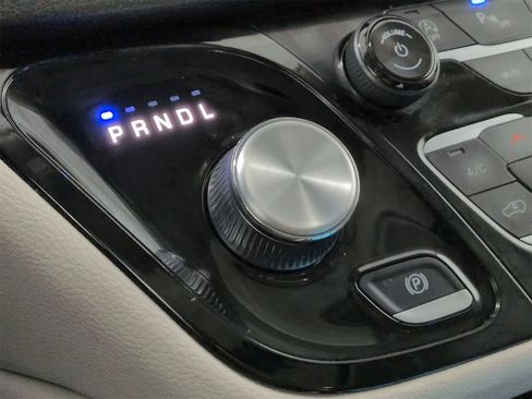 Used 2024 Chrysler Pacifica Limited image 34