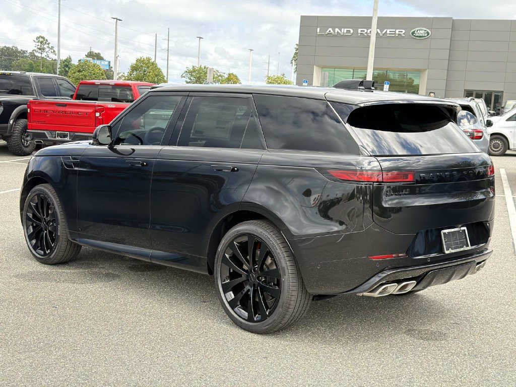 New 2027 Land Rover Range Rover Sport Dynamic SE AWD/4WD image 3