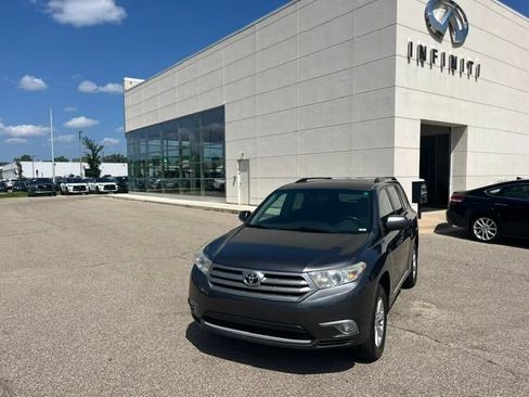 Used 2013 Toyota Highlander SE AWD/4WD image 2