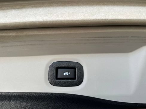 Used 2016 Nissan Rogue SV w/ SV Premium Package FWD image 33