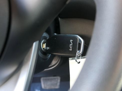 Used 2022 Kia Soul LX image 16