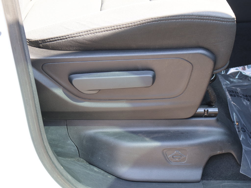 Used 2019 RAM 1500 4x4 Crew Cab image 9