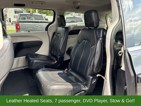 Used 2017 Chrysler Pacifica Touring-L FWD image 16
