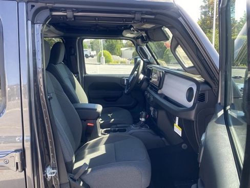 New 2025 Jeep Gladiator Sport image 28