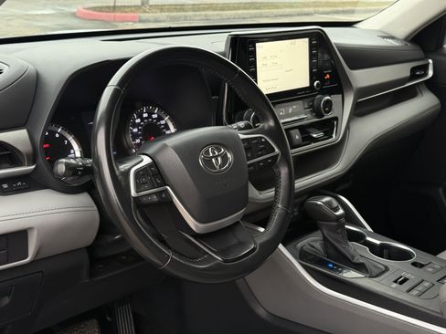 Used 2022 Toyota Highlander LE image 13