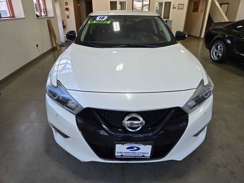 Used 2018 Nissan Maxima SR w/ Midnight Edition FWD image 2