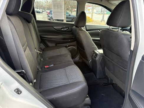 Used 2019 Nissan Rogue SV image 17