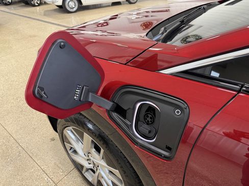 Used 2025 Cadillac Optiq Luxury 1 w/ LPO, Floor Liner Package image 52