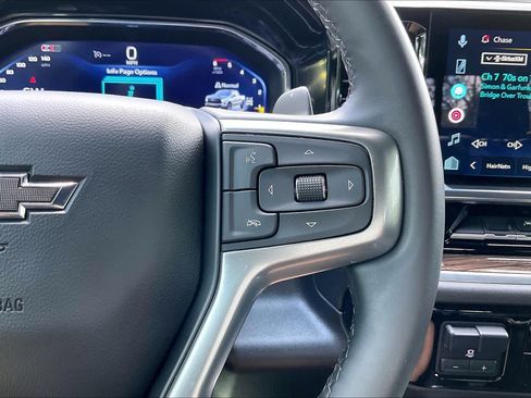 Used 2025 Chevrolet Silverado 1500 LT Trail Boss w/ Convenience Package II AWD/4WD image 19