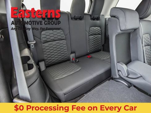Used 2022 Nissan Pathfinder SV AWD/4WD image 18