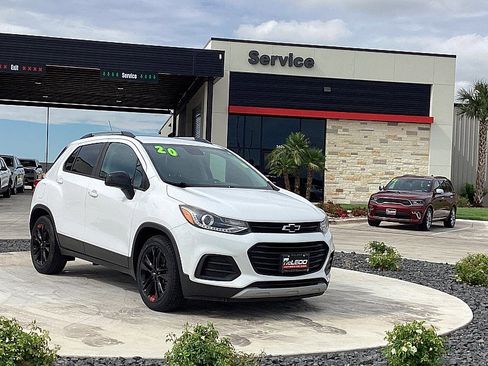 Used 2020 Chevrolet Trax LT w/ Redline Edition image 3