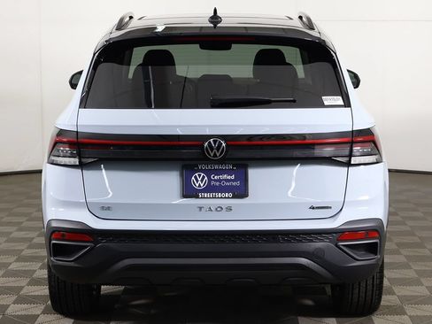 Used 2025 Volkswagen Taos SE AWD/4WD image 14