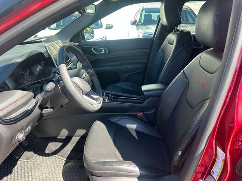 Used 2025 Jeep Compass Trailhawk image 35