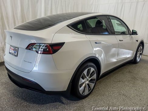Used 2022 Tesla Model Y Long Range AWD/4WD image 8
