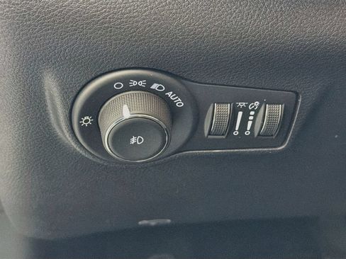 Used 2025 Jeep Compass Latitude w/ Altitude Special Edition AWD/4WD image 11