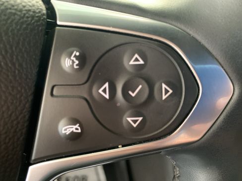 Used 2023 Chevrolet Traverse Premier FWD image 21