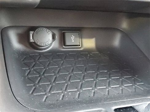 Used 2022 Toyota RAV4 LE image 21