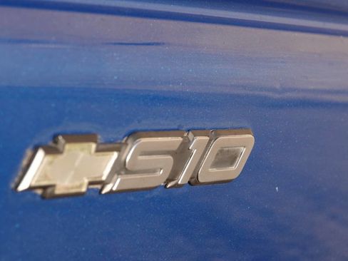 Used 2000 Chevrolet S10 Pickup LS w/ Preferred Equipment Group image 32