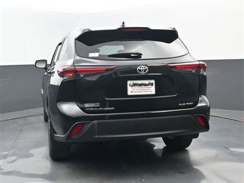 Used 2024 Toyota Highlander XLE image 21