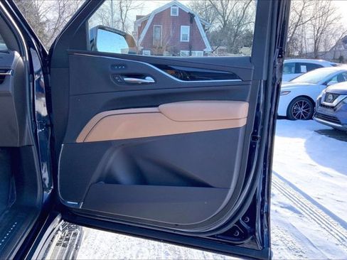 Used 2023 Cadillac Escalade Premium Luxury w/ Performance Package image 24