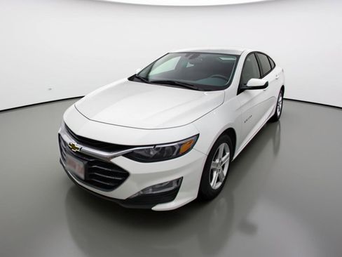 Used 2024 Chevrolet Malibu LT image 3