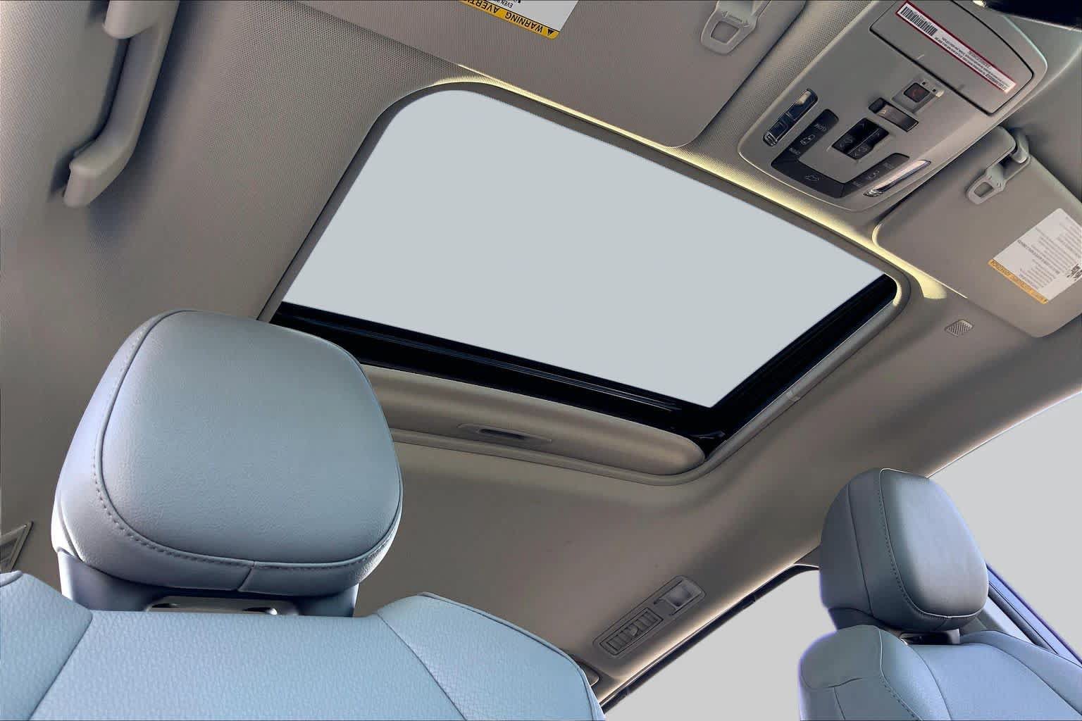 Used 2021 Toyota Sienna XLE w/ XLE Plus Package FWD image 14
