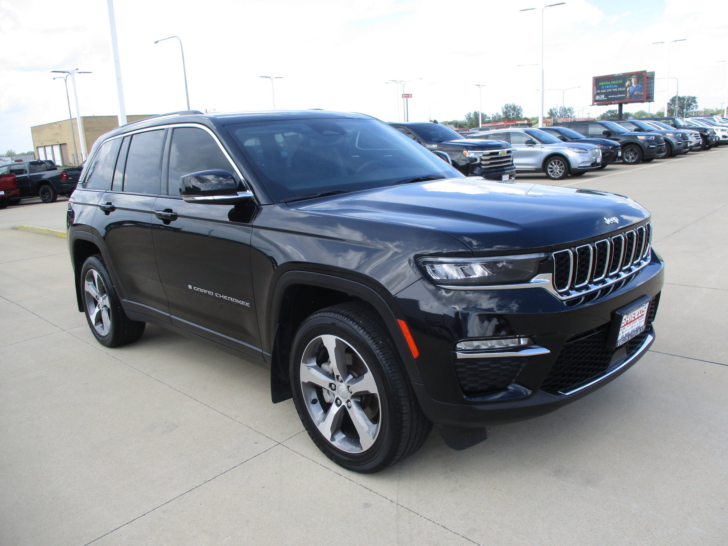 Used 2023 Jeep Grand Cherokee Limited AWD/4WD image 9