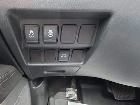 Used 2017 Nissan Pathfinder SV AWD/4WD image 9