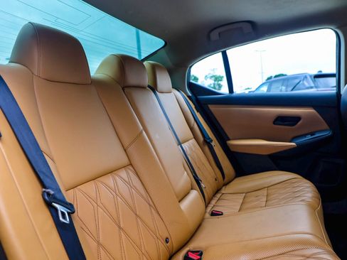 Used 2025 Nissan Sentra SV w/ SV Premium Package FWD image 7