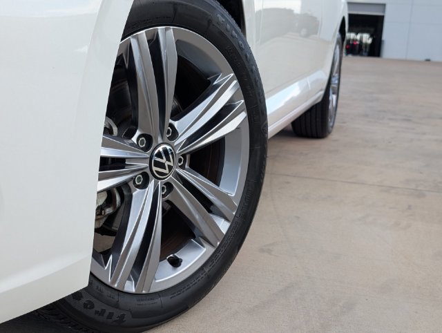 Used 2022 Volkswagen Jetta SE FWD image 2
