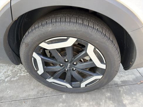 Used 2024 Kia Telluride EX w/ EX Captain's Chair Package FWD image 7