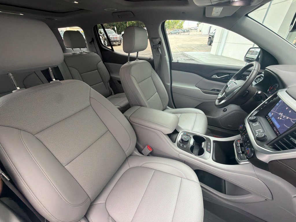 Certified 2023 GMC Acadia SLT w/ Technology Package AWD/4WD image 5