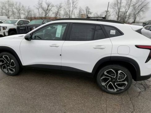 New 2026 Chevrolet Trax RS w/ Sunroof Package image 7