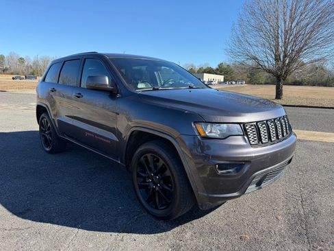 Used 2019 Jeep Grand Cherokee Altitude image 7