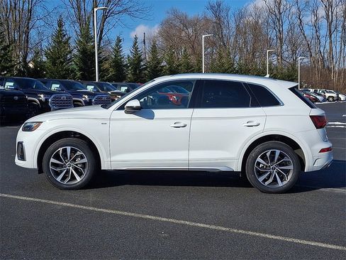 Used 2023 Audi Q5 2.0T Premium w/ Convenience Package image 7