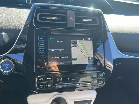 Used 2016 Toyota Prius Three Touring FWD image 11
