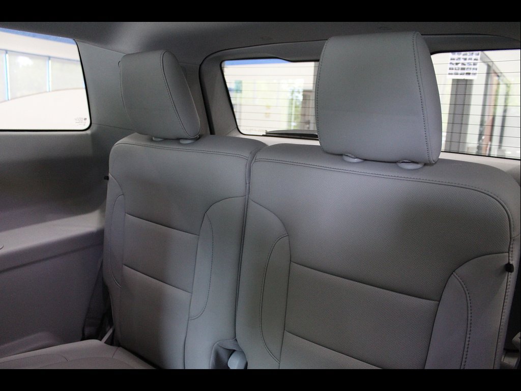 Used 2021 GMC Acadia SLT w/ Premium Package FWD image 19