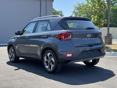 Used 2025 Hyundai Venue SEL FWD image 24