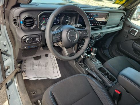Used 2025 Jeep Wrangler Unlimited Rubicon 4xe w/ Safety Group AWD/4WD image 13