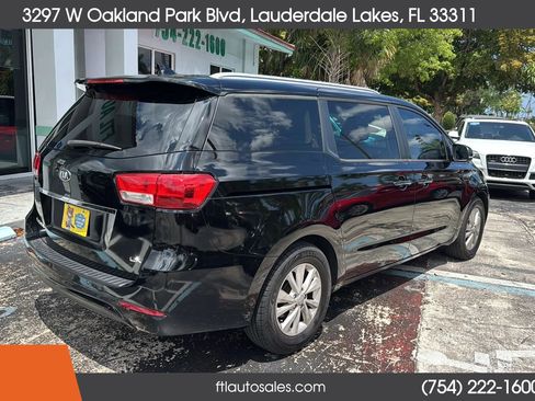 Used 2017 Kia Sedona LX w/ LX Essentials Premium Package FWD image 11